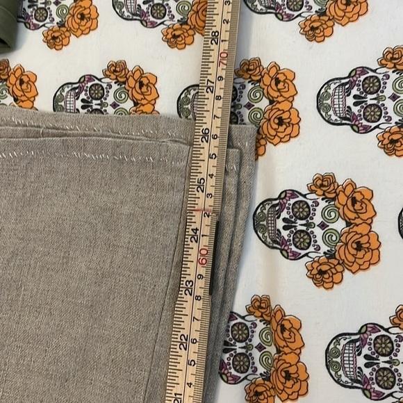 Michael Kors neutral linen straight leg full length pants.  Size 6 100% linen. - Picture 9 of 10